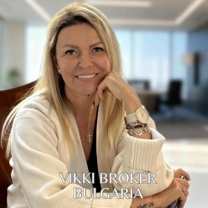 Victoria Dronova оновила основну світлину.