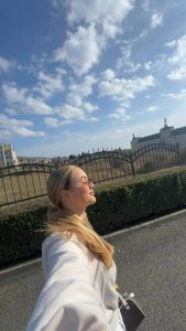 Это не просто работа — это стиль жизни.
Я люблю недвижимость, люблю людей и люблю приводить их туда, где они счастливы.

Каждый объект — как история.
Каждый клиент — как отдельное ...