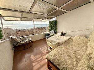 ПРОДАМ! Трёхкомнатную квартиру С ВИДОМ НА МОРЕ Цена 95 000 €

БЕЗ ТАКСЫ ПОДДЕРЖКИ 
2+1 + 2 ванные комнаты + 2 террасы 
Целый этаж для комфортной жизни или аренды - 2 квартиры за 95...