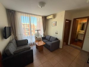 ТРЁХКОМНАТНАЯ КВАРТИРА В HOLIDAY FORT — СОЛНЕЧНЫЙ БЕРЕГ по цене двушки

Характеристики:
 • 4 этаж
 • Площадь: 66 м²
 • Цена: 72 000 €
 • Такса поддержки: 14,5 €/м² в год

Что по фа...