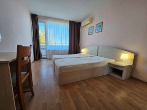 СВЯТОЙ ВЛАС — ПЕРВАЯ ЛИНИЯ, ФОРТ НОКС ПАНОРАМА

Продаётся просторная трёхкомнатная квартира с видом на море и зелёную территорию, которая никогда не будет застроена.
 2 этаж | 105...