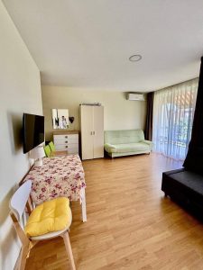 Большая студия 
Fort Noks Orchid | Солнечный берег 

54 м² | 3/4 эт. без лифта 
Большая закрытая территория | 9 бассейнов | парковка
2 ресторана летом | охрана 
Супермаркеты и вся ...