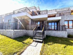 До моря всего 7 минут на автомобиле!
Элегантная меблированная студия в Винярдс Панорама, район Ахелой.
32 кв.м + панорамная терраса 10 кв.м
 Юго-восточная сторона
 Акт 16
 Полност...